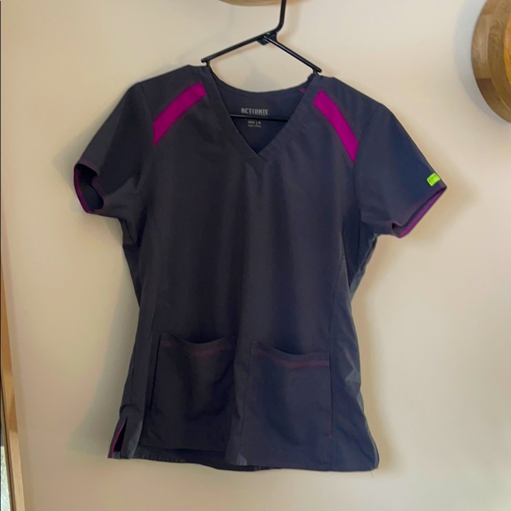 Grey scrub top with stretch